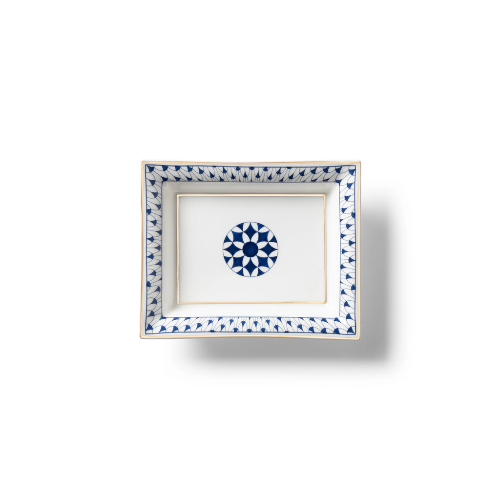 Lohr Astor Allegra tray measuring 8x6 inches, with a sleek design and sturdy handle for serving and display purposes.