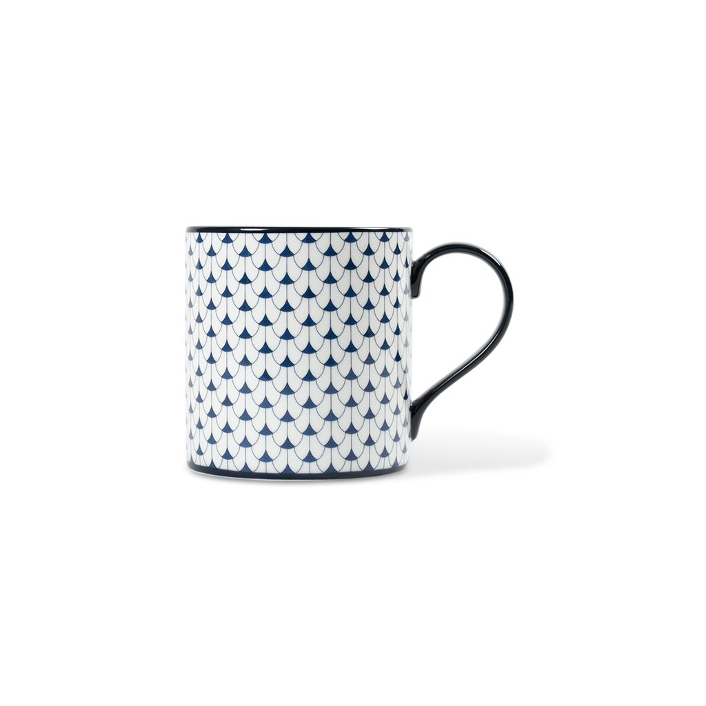 Lohr Astor Allegra scallop mug with a textured, scalloped edge and white ceramic finish. Perfect for coffee or tea.
