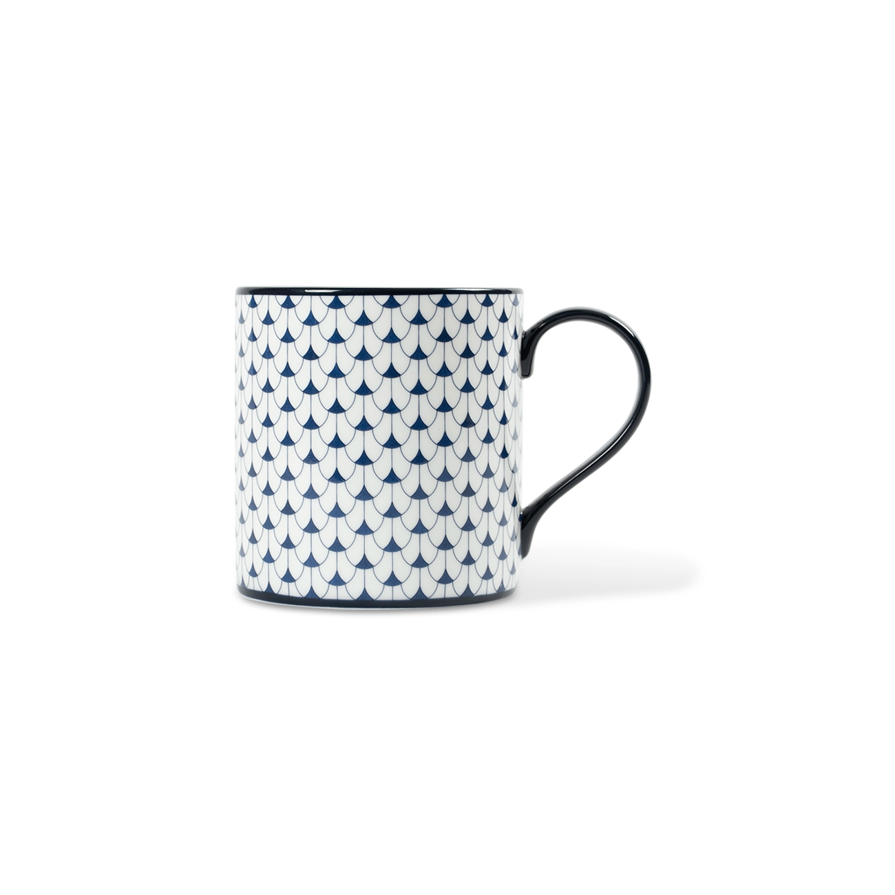 Lohr Astor Allegra scallop mug with a textured, scalloped edge and white ceramic finish. Perfect for coffee or tea.