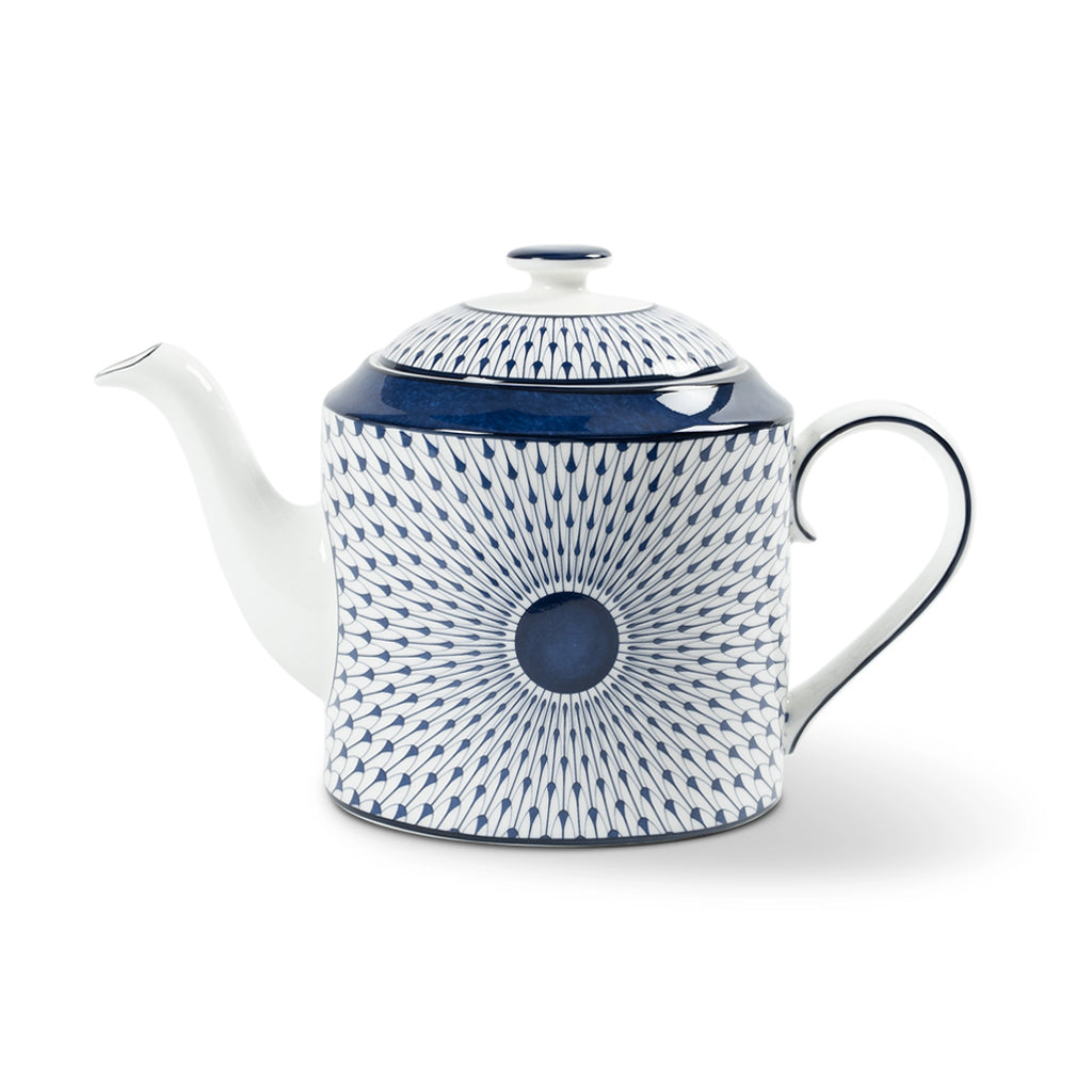 Lohr Astor Allegra scallop teapot with a 1170ml capacity, showcasing elegant scalloped design and a classic teapot shape.