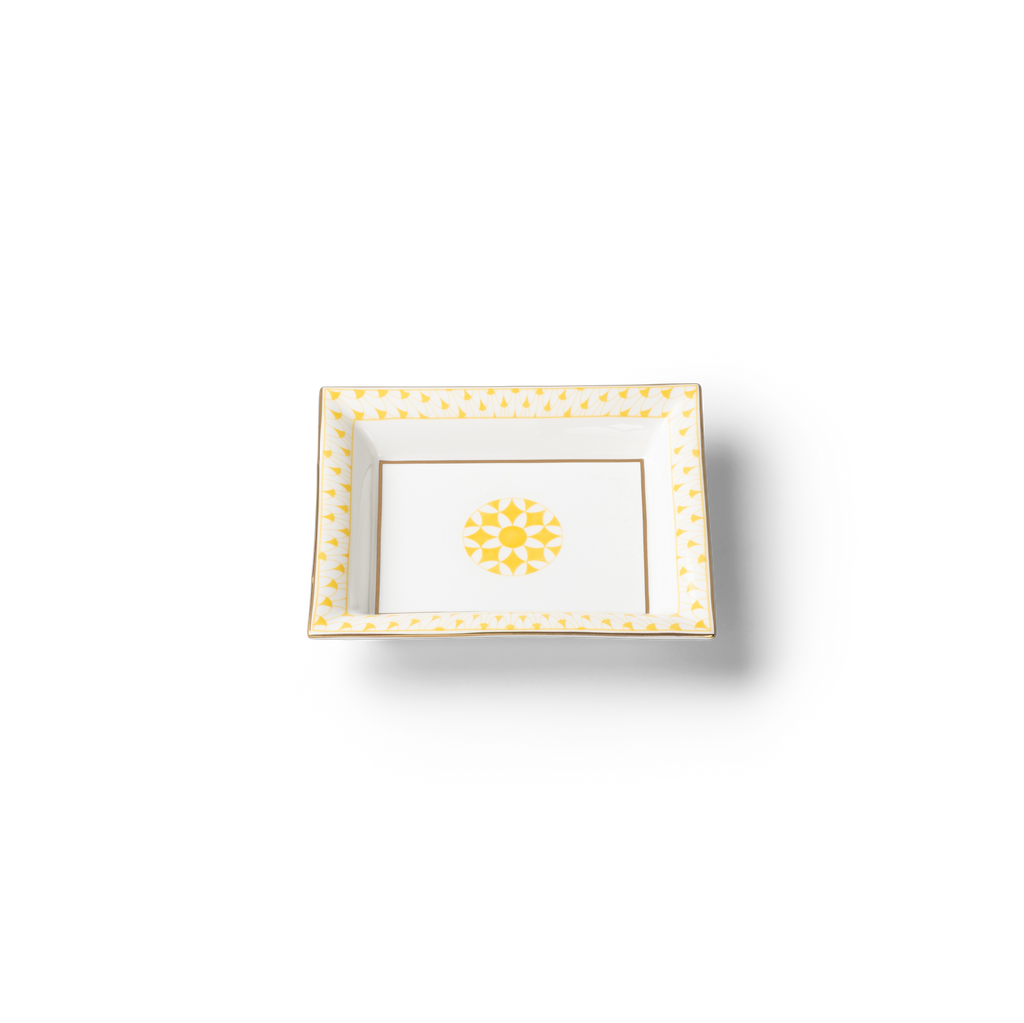 Lohr Astor Allegra Scallop Tray in yellow and white, angled view