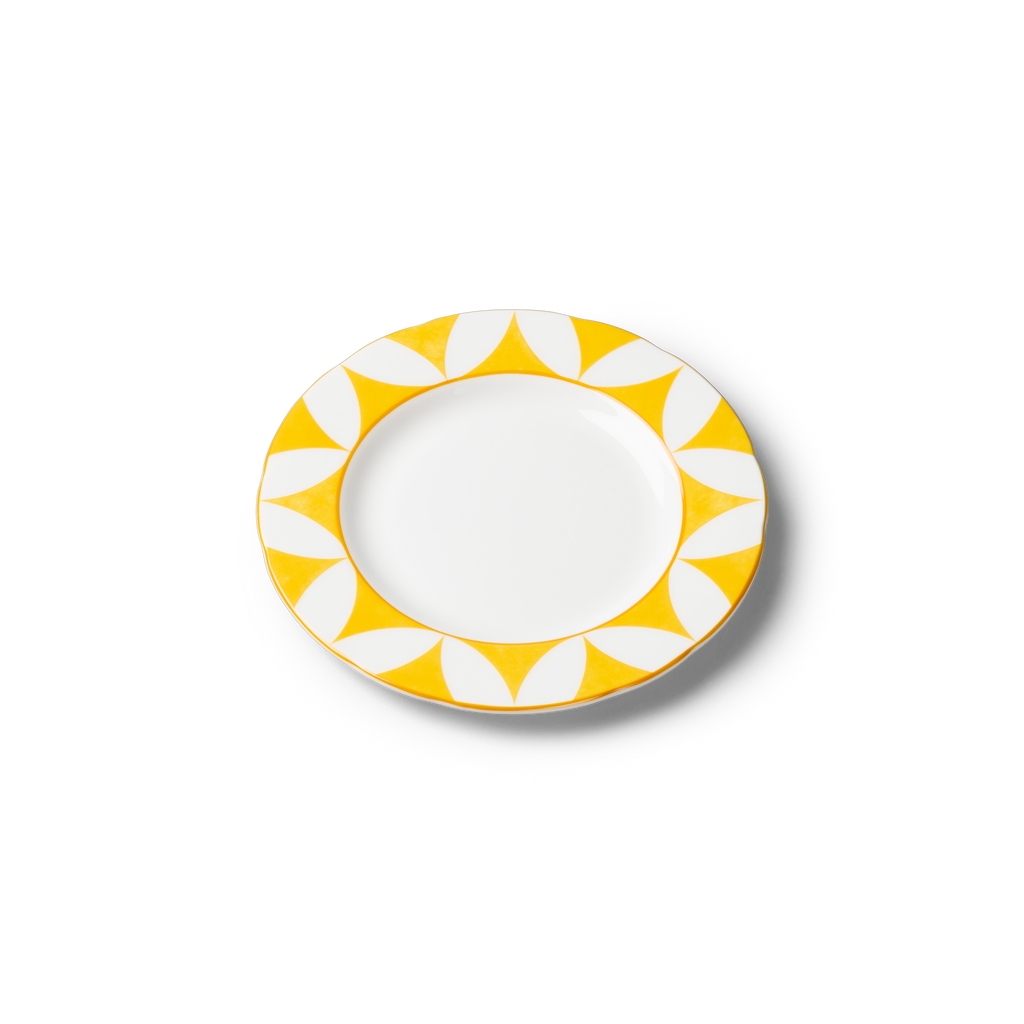 Lohr Astor Waldorf Star Rimmed Starter Plate in yellow and white, angled view